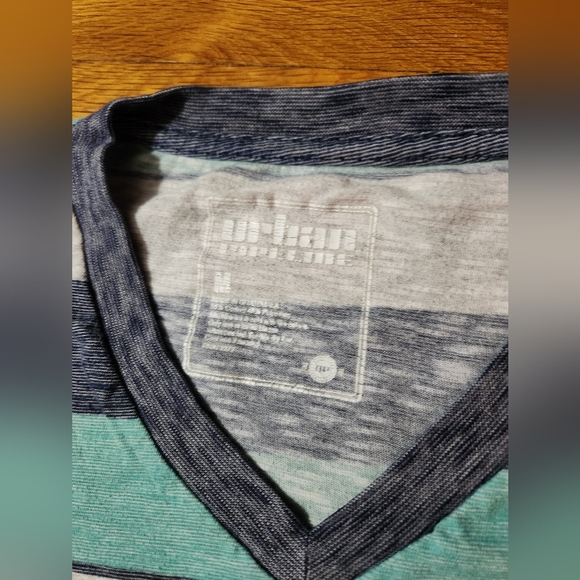 Urban Pipeline Men's V Neck Tshirt - Picture 3 of 3